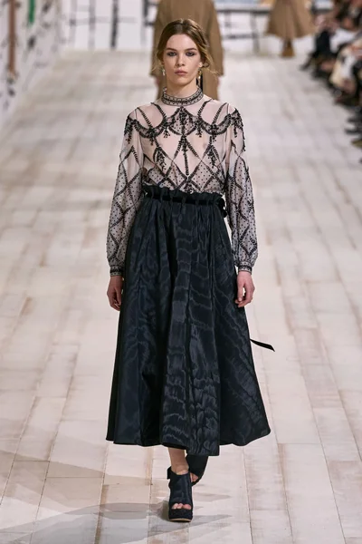 Look 8